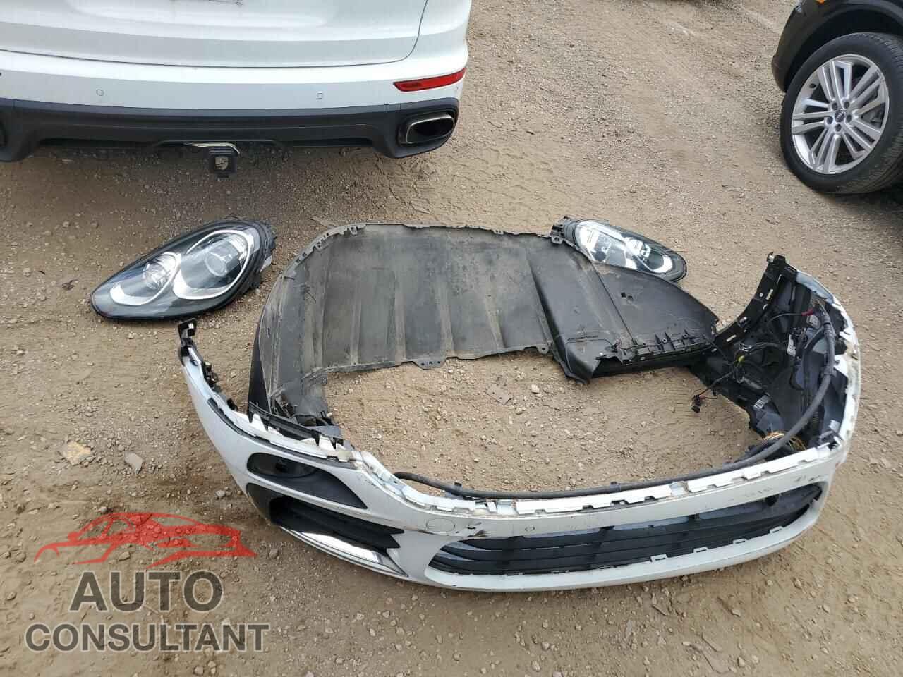 PORSCHE CAYENNE 2017 - WP1AA2A27HKA83826