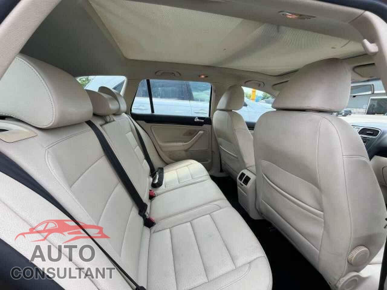 VOLKSWAGEN JETTA 2014 - 3VWPL7AJ8EM614530