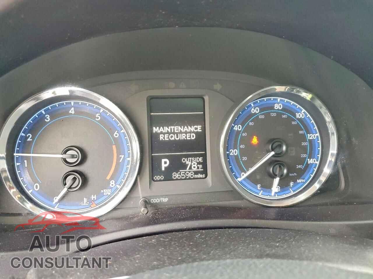 TOYOTA COROLLA 2018 - 5YFBURHE4JP851470