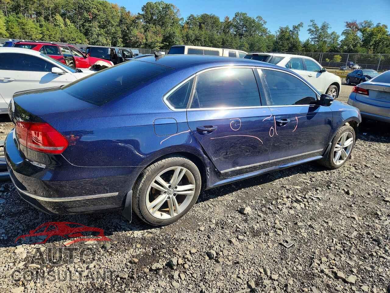VOLKSWAGEN PASSAT 2015 - 1VWBT7A33FC026923