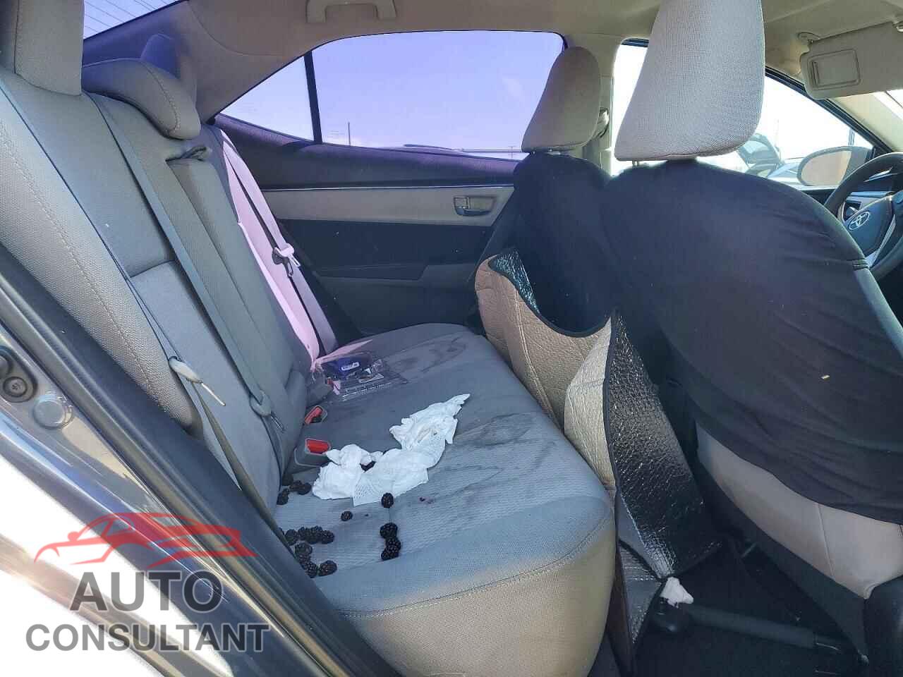 TOYOTA COROLLA 2015 - 5YFBURHE4FP192801