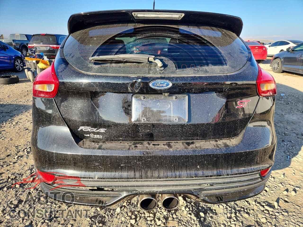FORD FOCUS 2017 - 1FADP3L93HL289965
