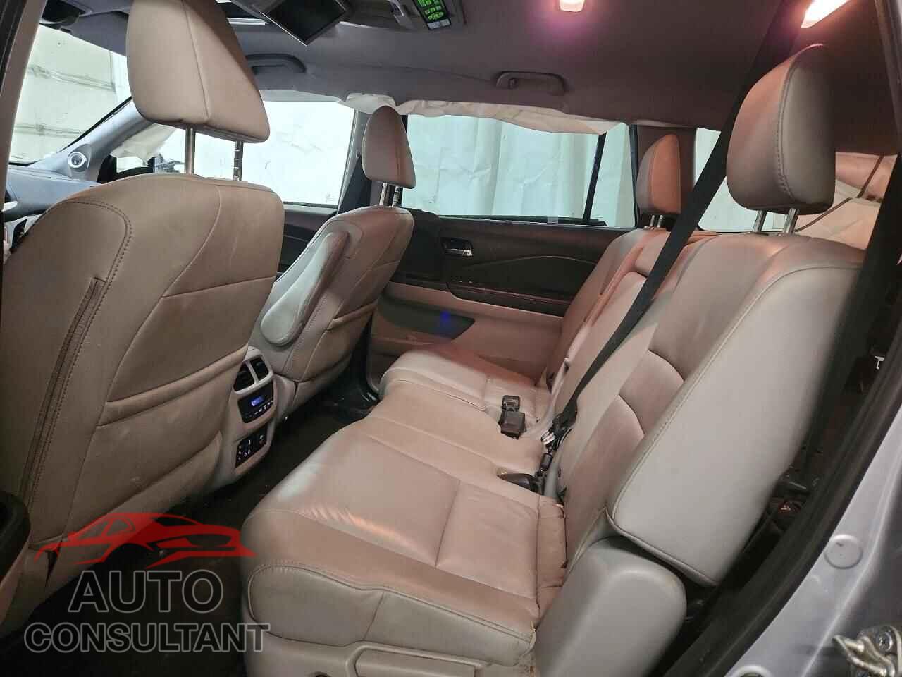 HONDA PILOT 2017 - 5FNYF6H93HB100873