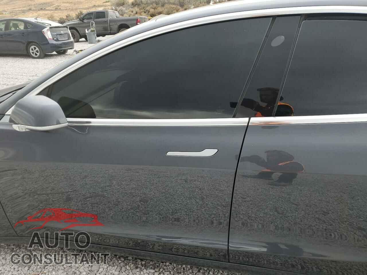 TESLA MODEL 3 2018 - 5YJ3E1EB3JF090987