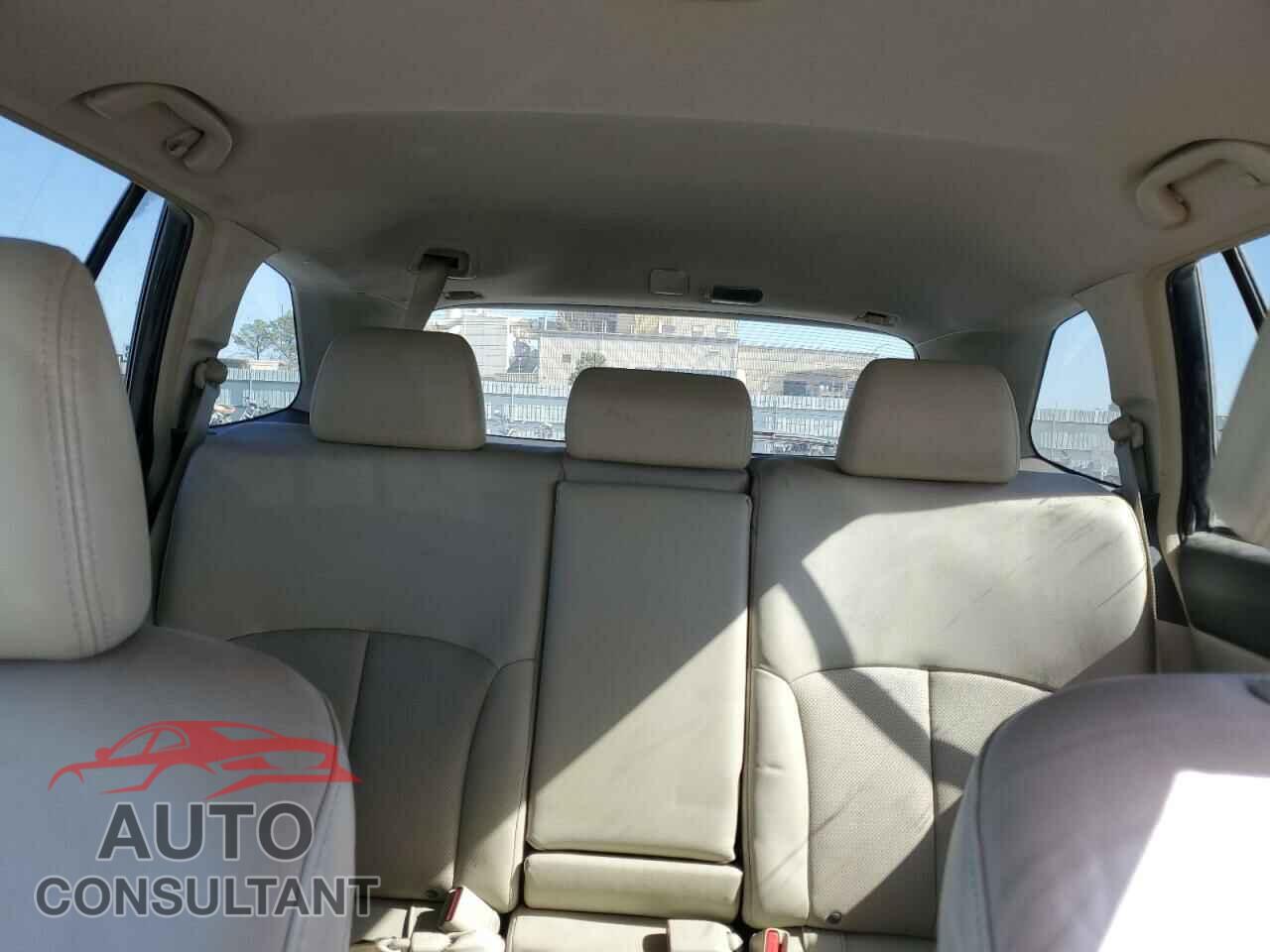 SUBARU OUTBACK 2014 - 4S4BRBLC3E3215907