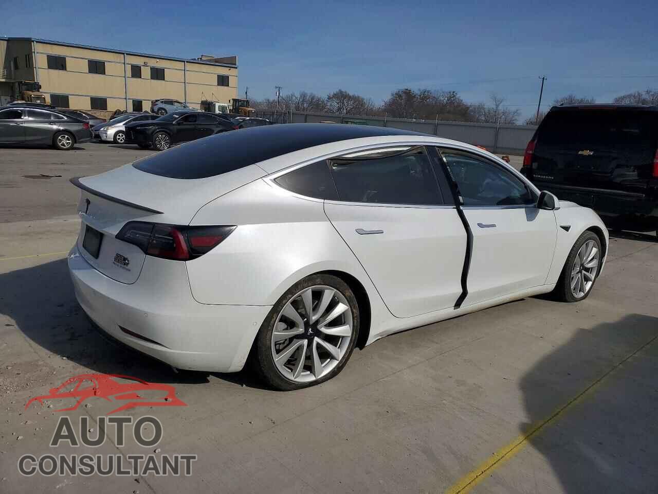TESLA MODEL 3 2019 - 5YJ3E1EB2KF338177