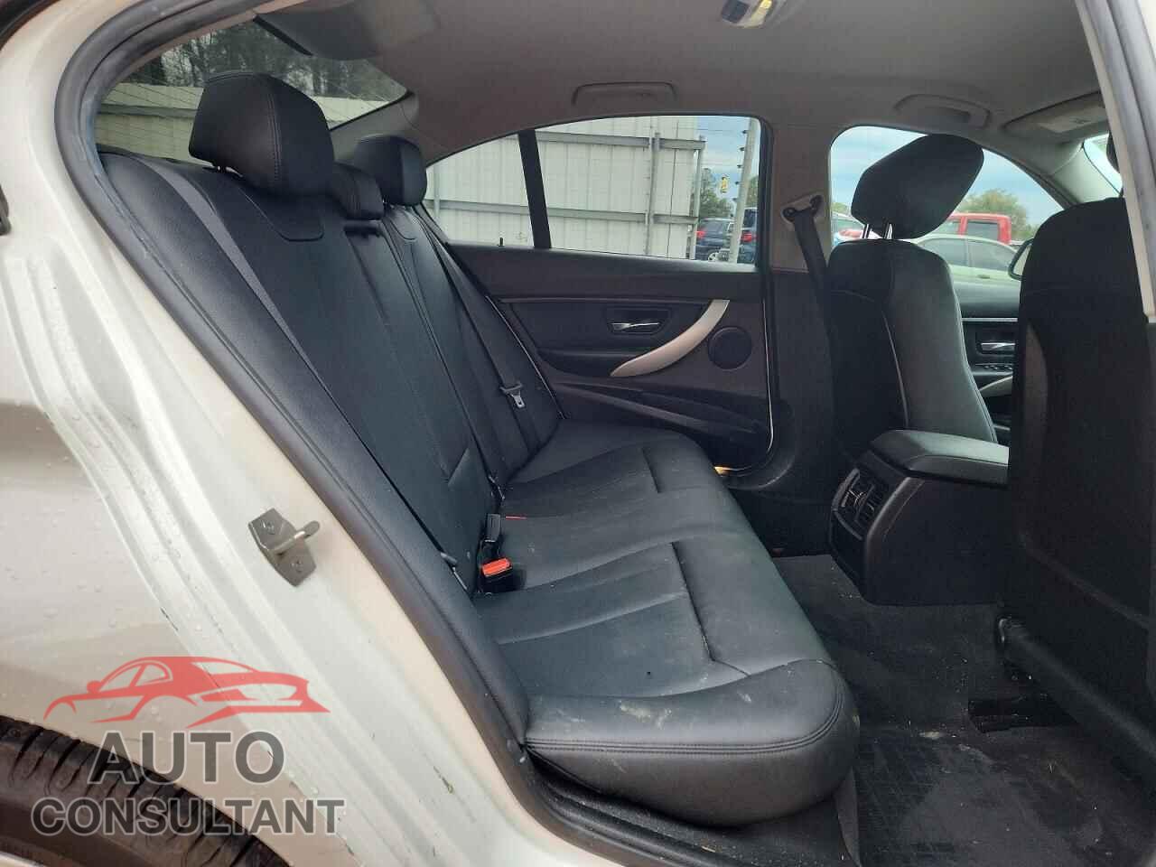 BMW 320 2015 - WBA3B1G57FNT03655