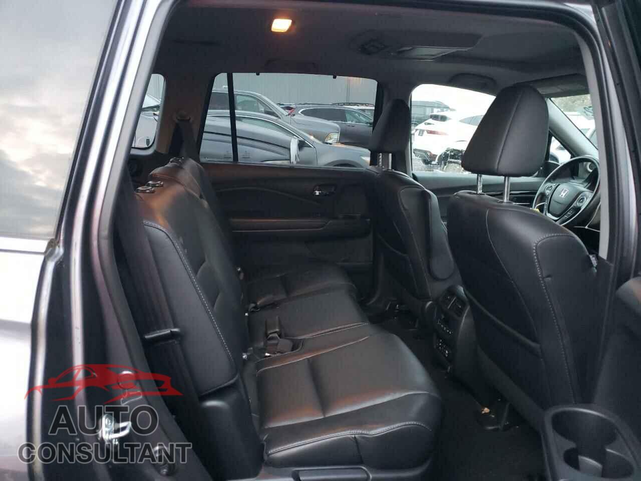 HONDA PILOT 2017 - 5FNYF6H95HB084644