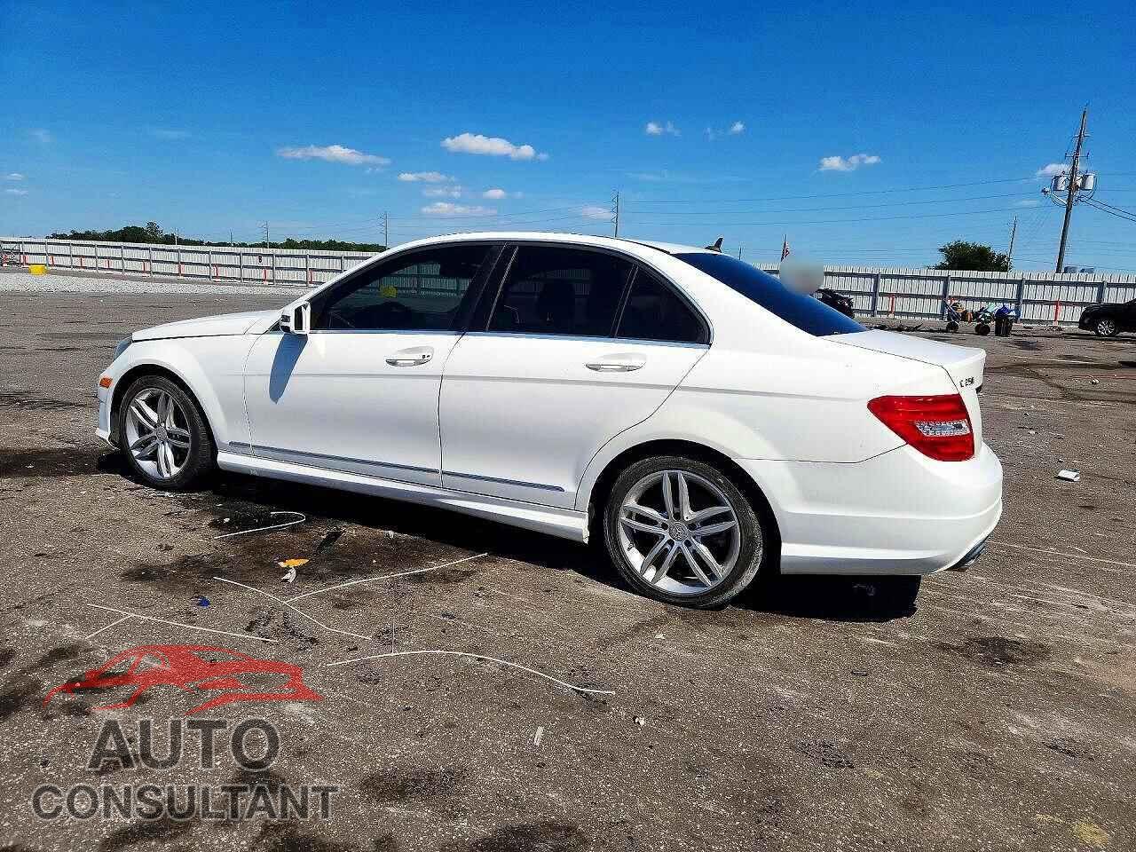 MERCEDES-BENZ C-CLASS 2013 - WDDGF4HB0DA843986