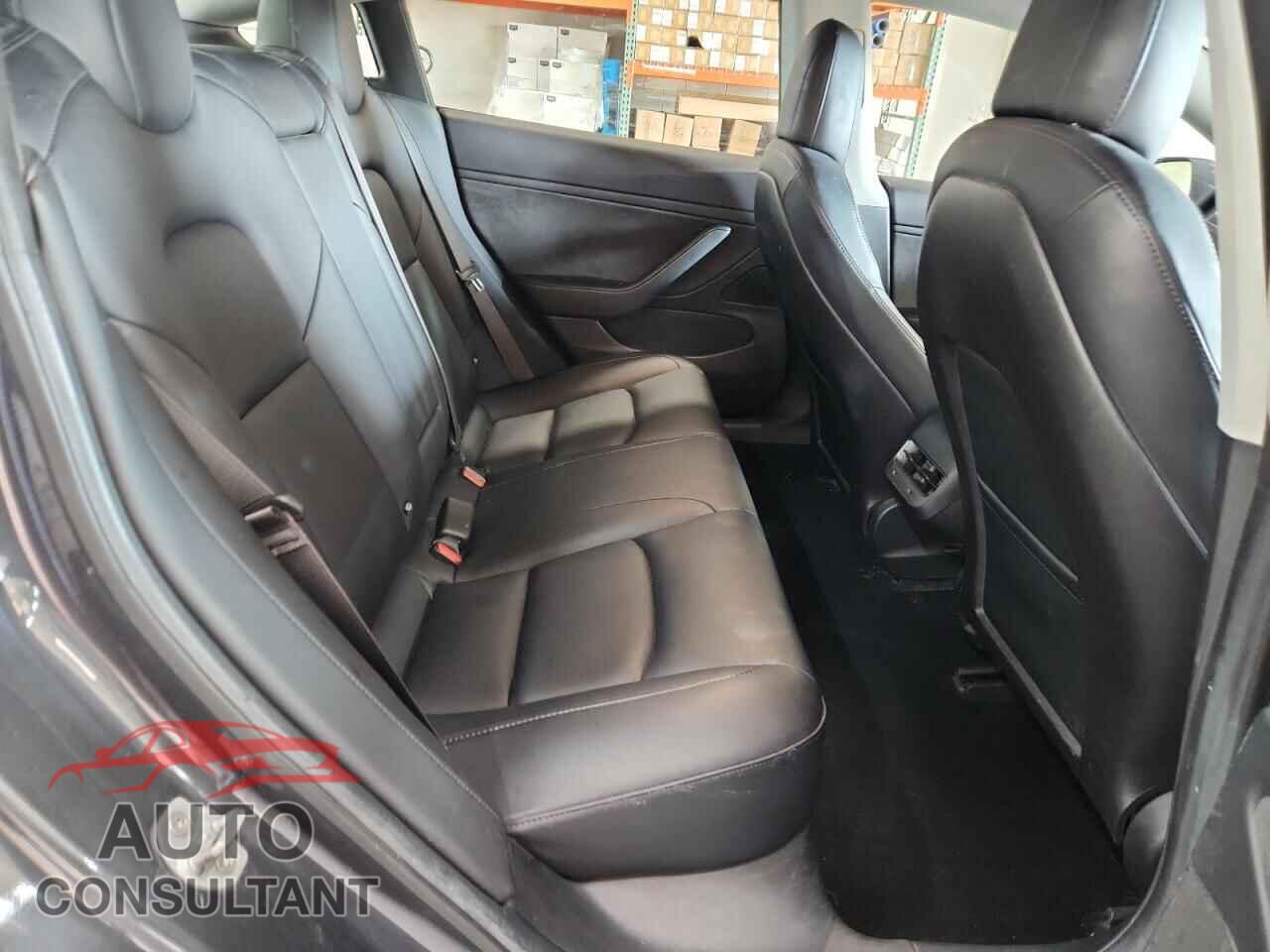TESLA MODEL 3 2018 - 5YJ3E1EA0JF057923