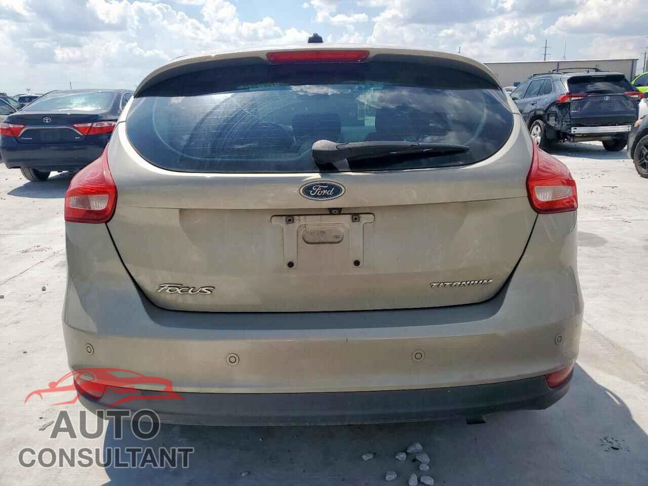 FORD FOCUS 2015 - 1FADP3N21FL210967