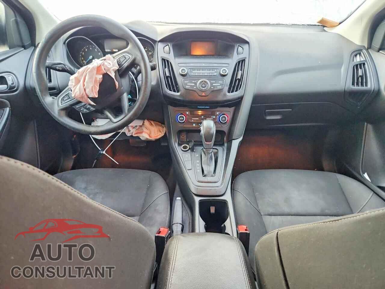 FORD FOCUS 2018 - 1FADP3FE5JL209046
