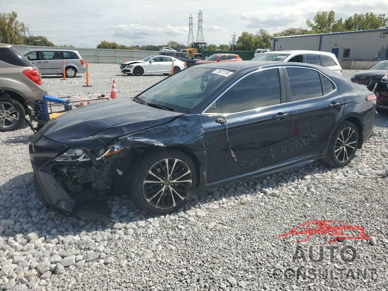 TOYOTA CAMRY 2018 - 4T1B11HK0JU659171