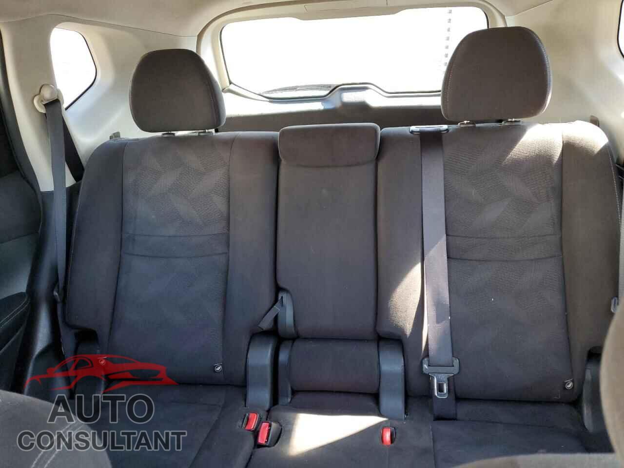 NISSAN ROGUE 2015 - KNMAT2MV2FP546568