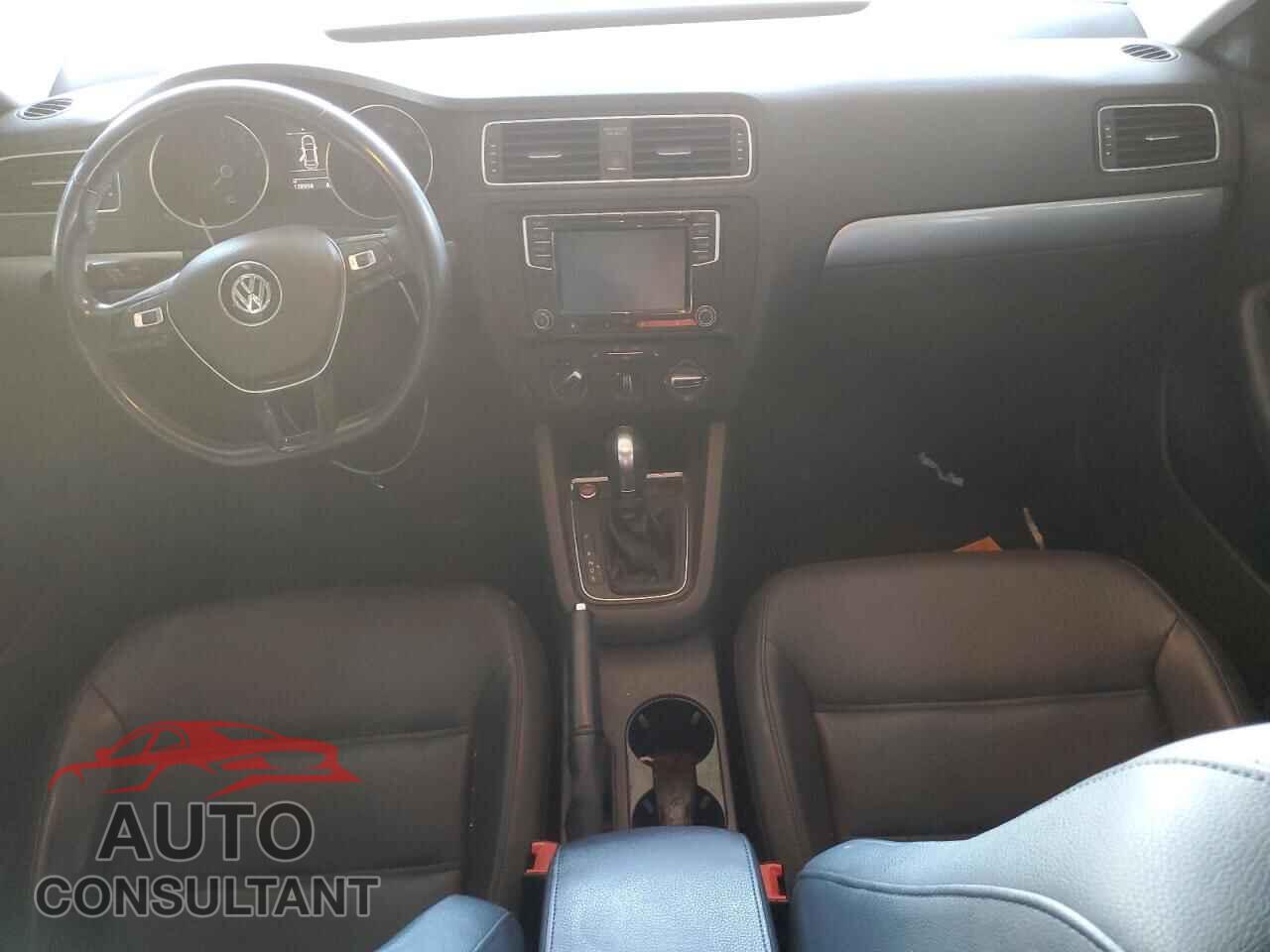 VOLKSWAGEN JETTA 2017 - 3VWDB7AJ1HM390091