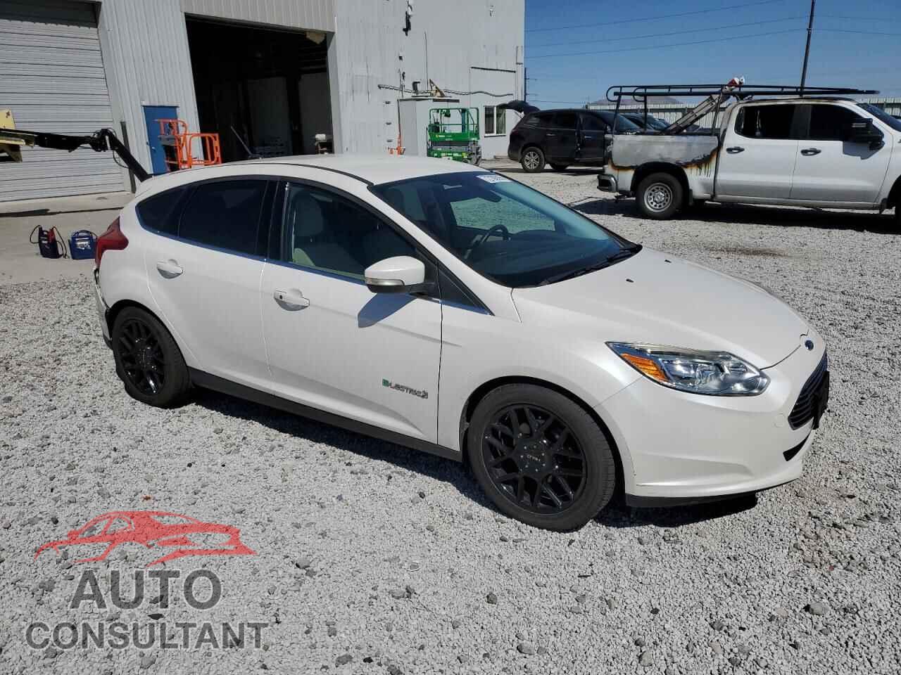 FORD FOCUS 2012 - 1FAHP3R49CL411590