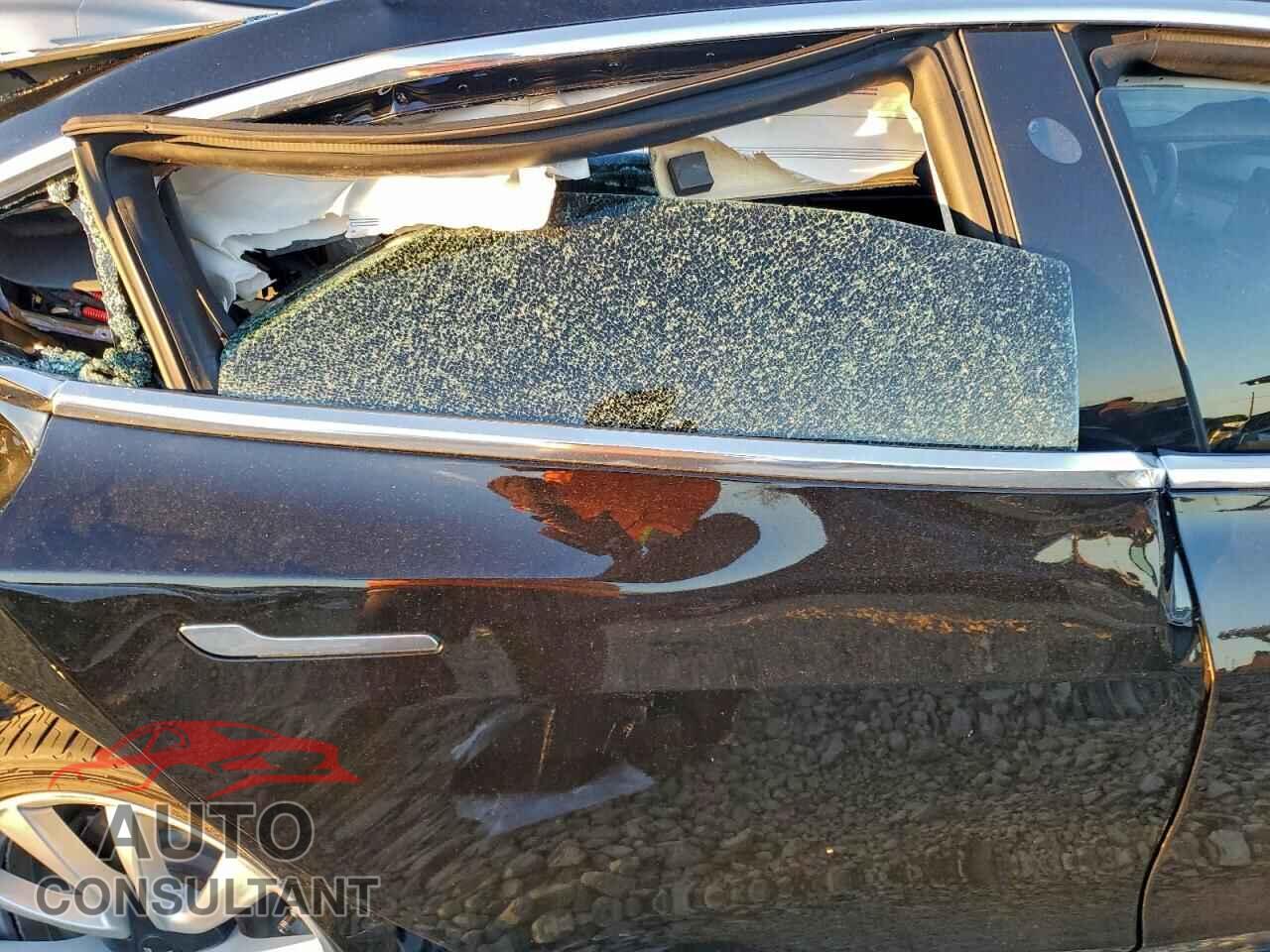 TESLA MODEL 3 2019 - 5YJ3E1EB7KF199938