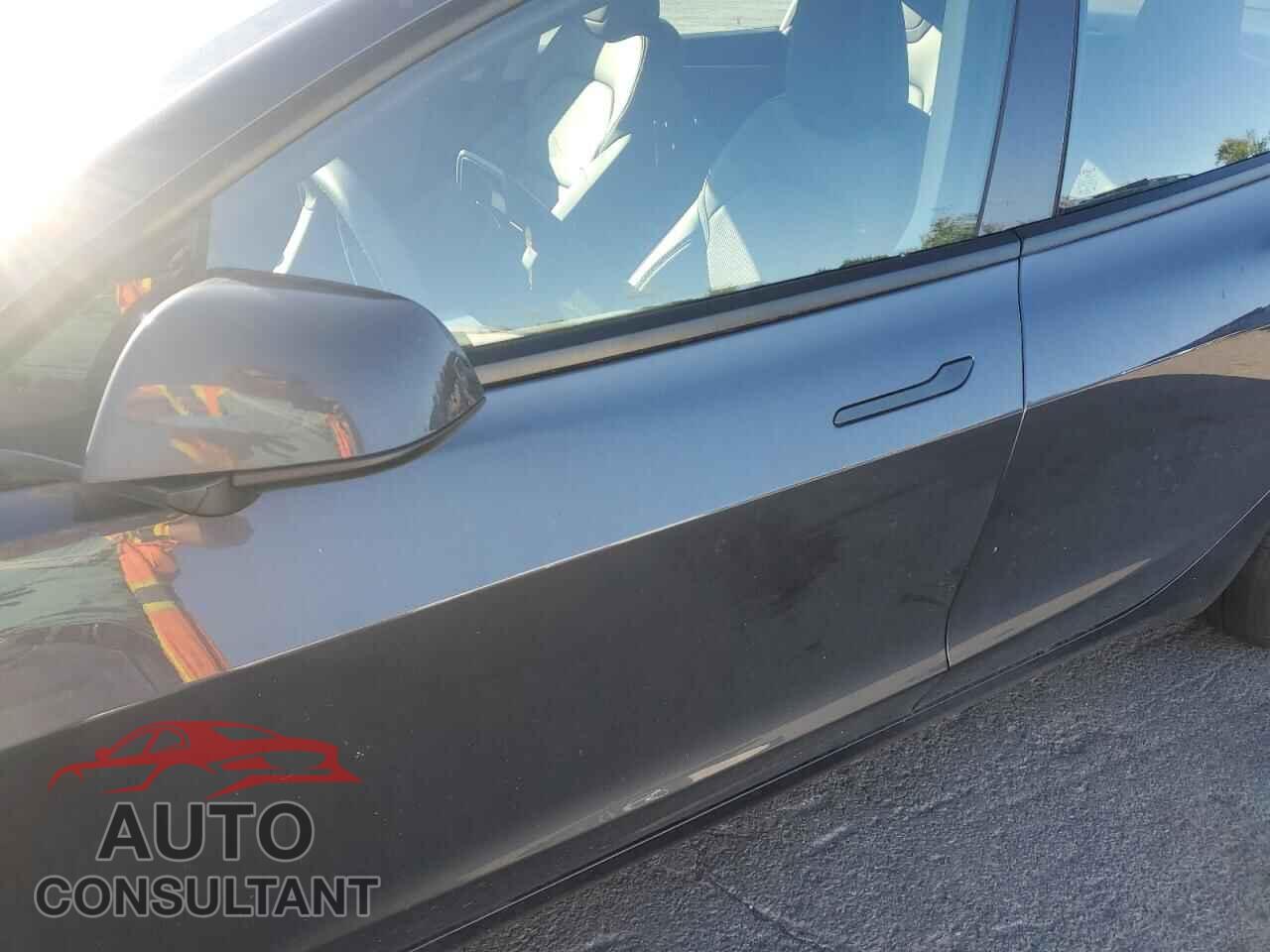 TESLA MODEL 3 2024 - 5YJ3E1EA2RF755851
