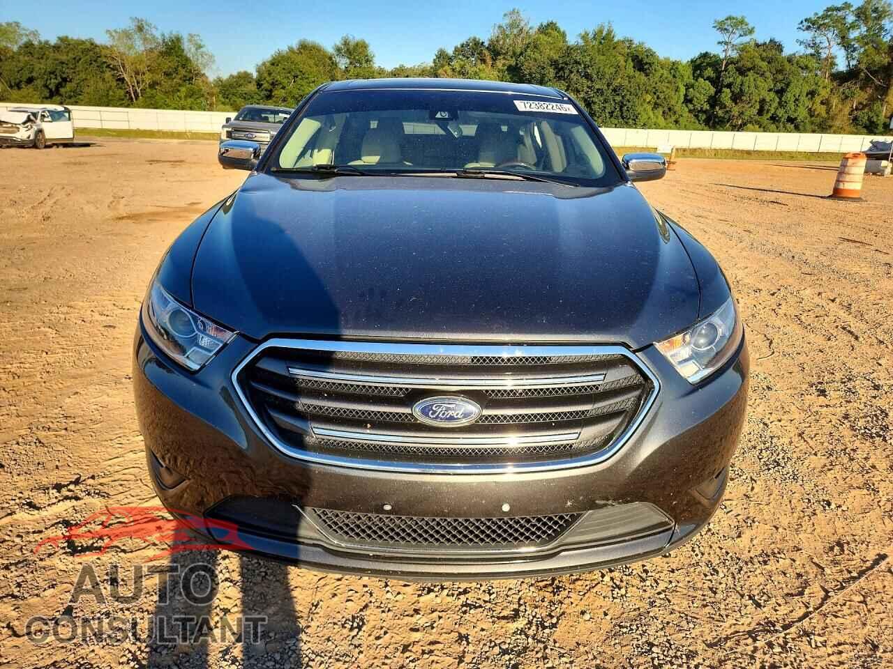FORD TAURUS 2018 - 1FAHP2F88JG101549