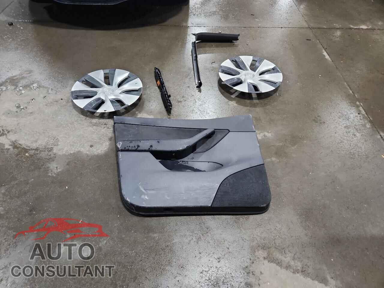 TESLA MODEL Y 2020 - 5YJYGDEE6LF011794