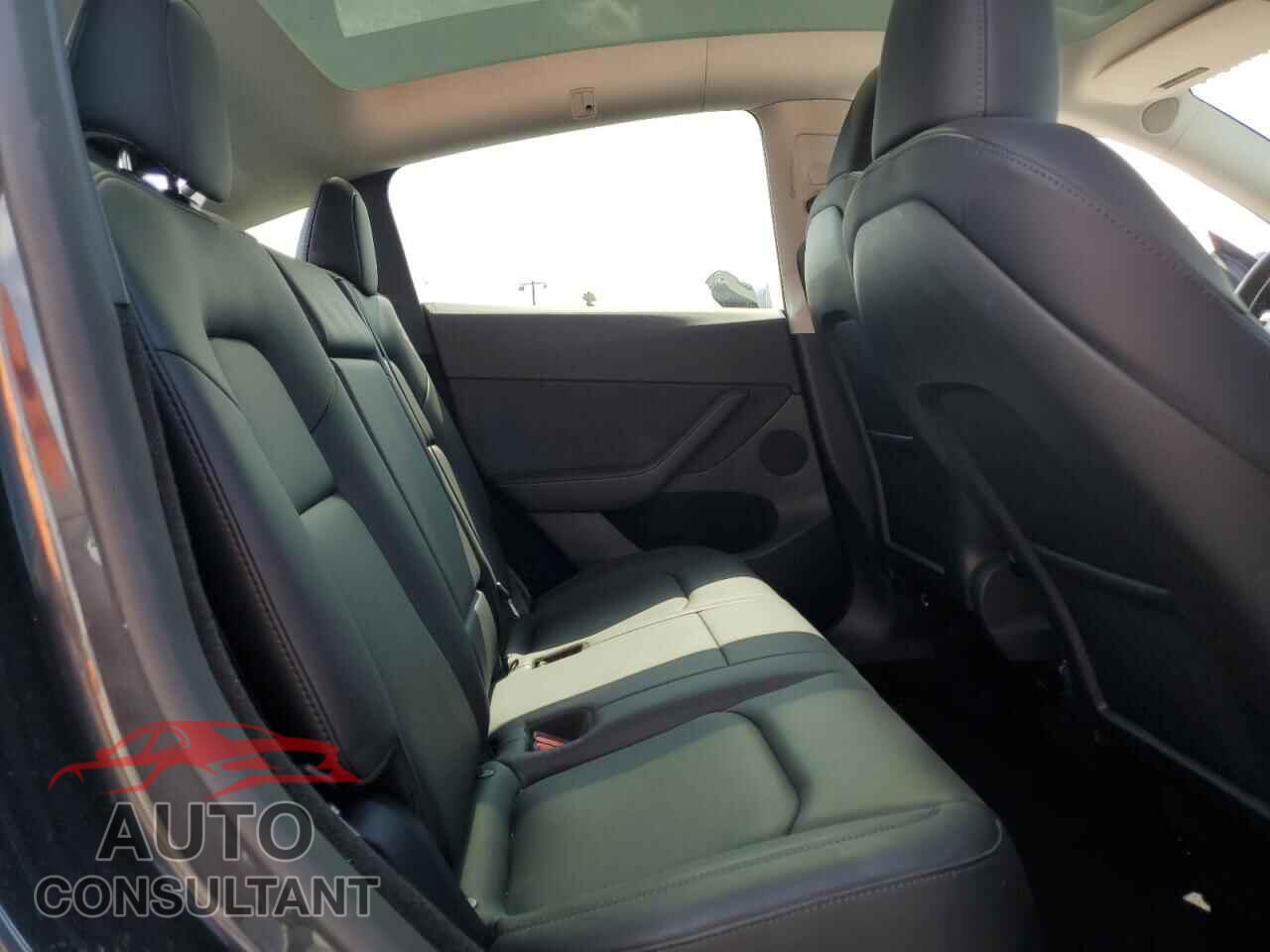 TESLA MODEL Y 2024 - 7SAYGDED1RF195268