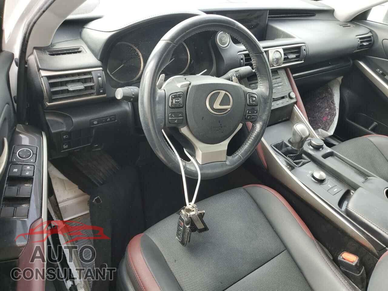 LEXUS IS 2020 - JTHAA1D22L5102330