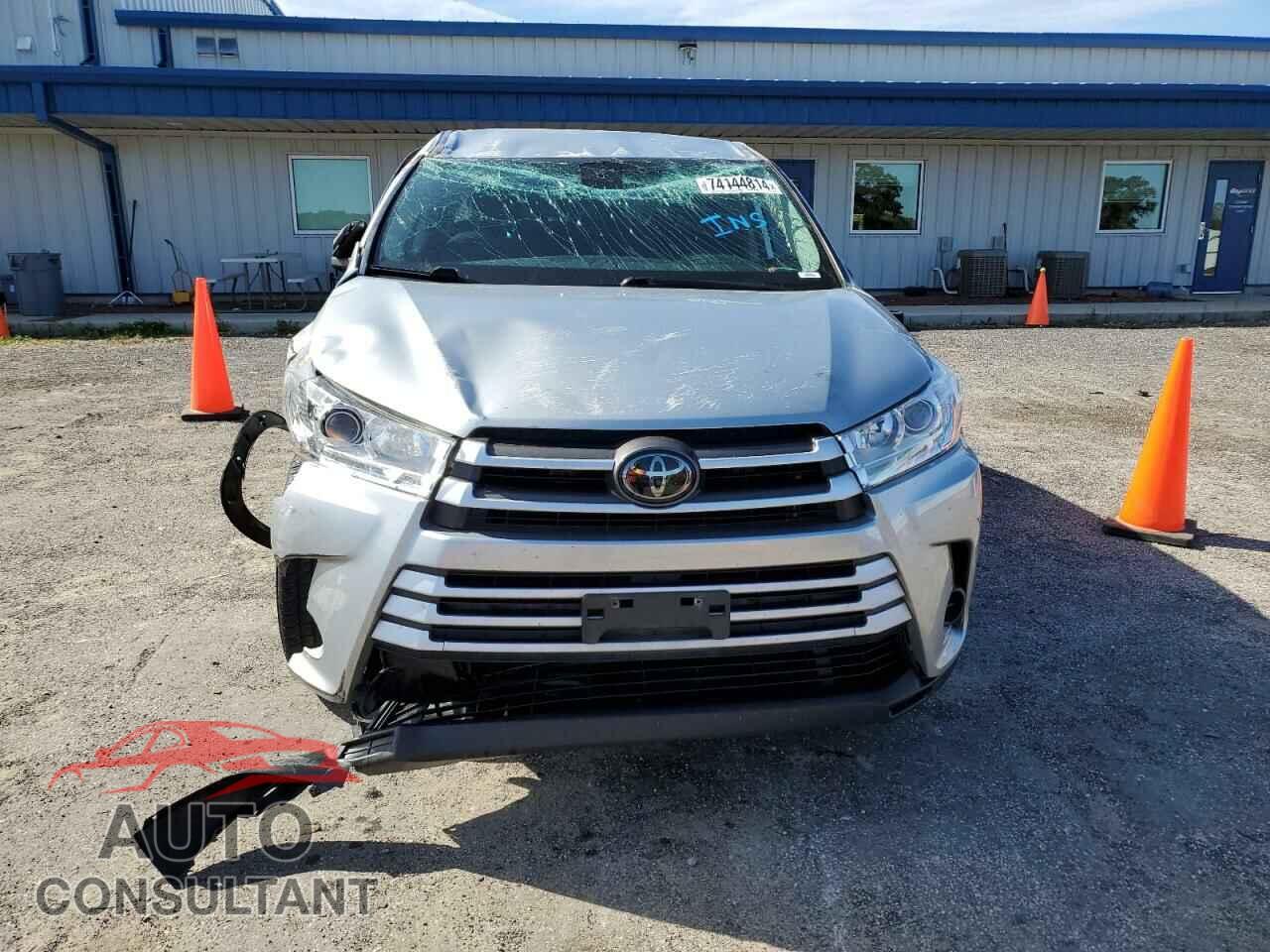 TOYOTA HIGHLANDER 2018 - 5TDZARFH7JS037342