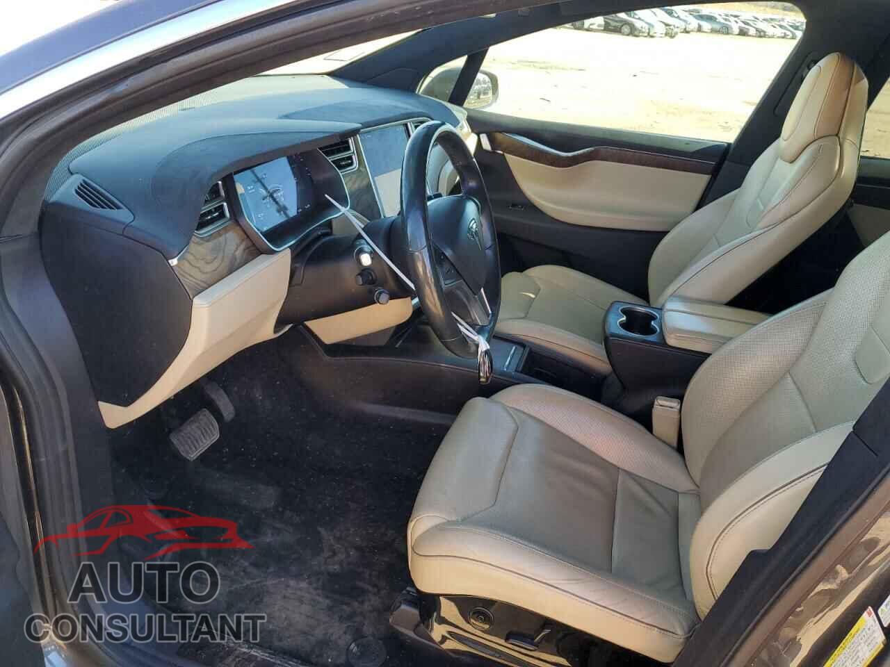 TESLA MODEL X 2016 - 5YJXCBE21GF012892