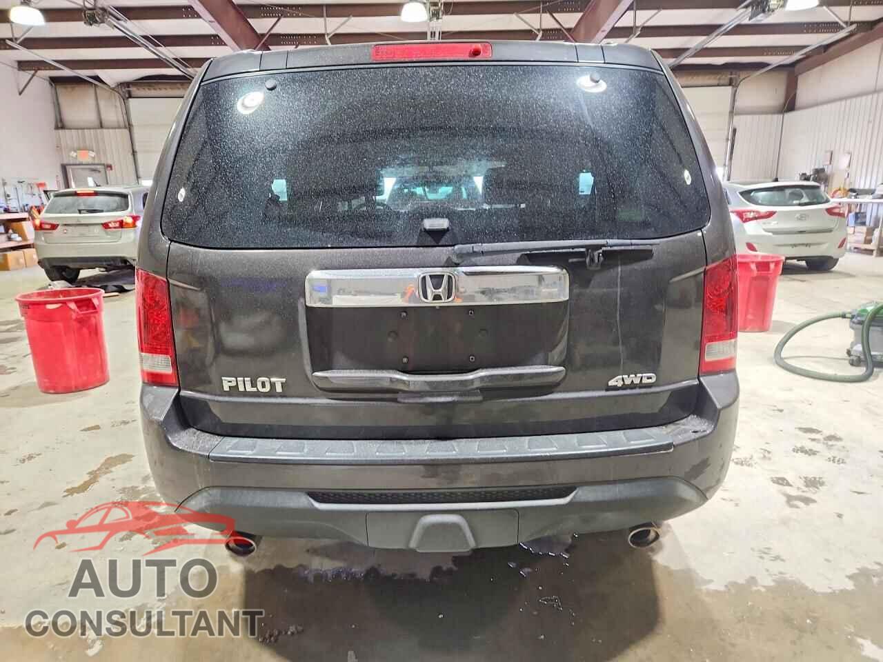HONDA PILOT 2015 - 5FNYF4H57FB042748
