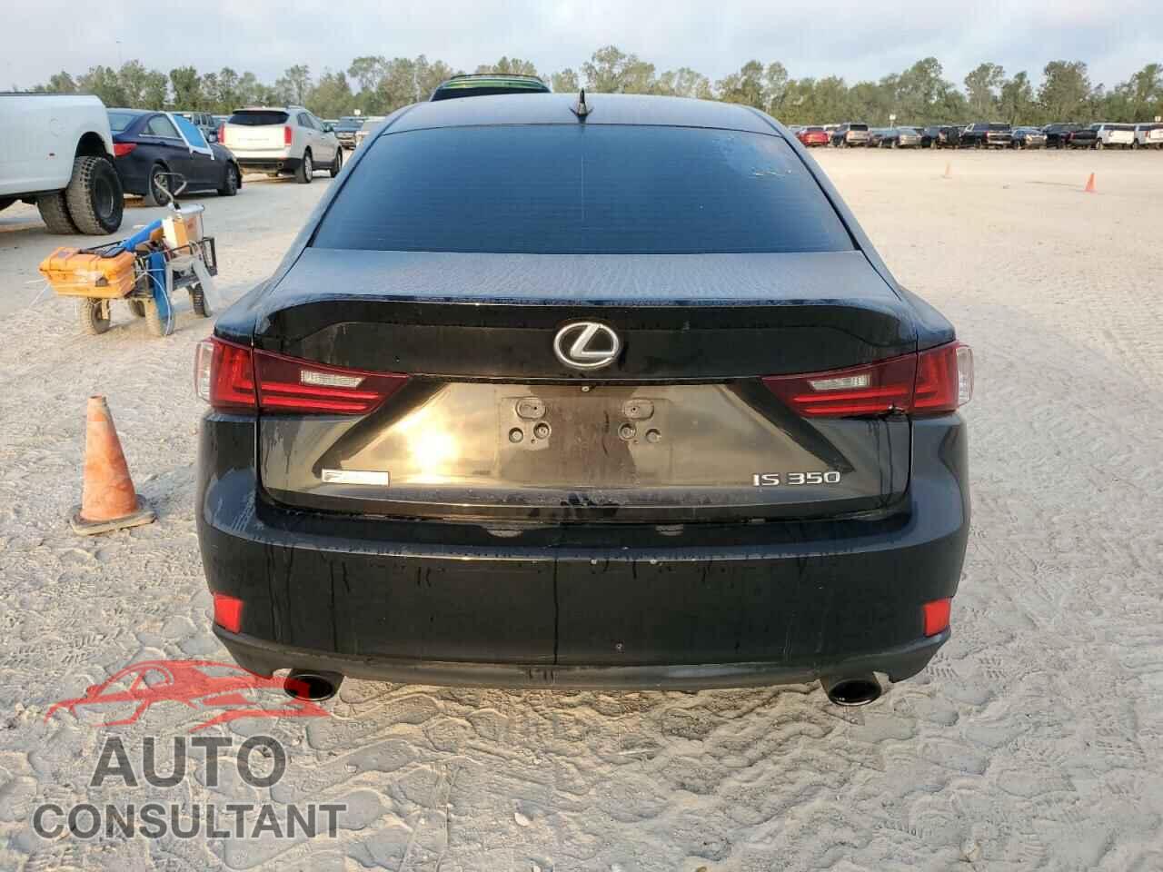 LEXUS IS 2015 - JTHBE1D28F5021040