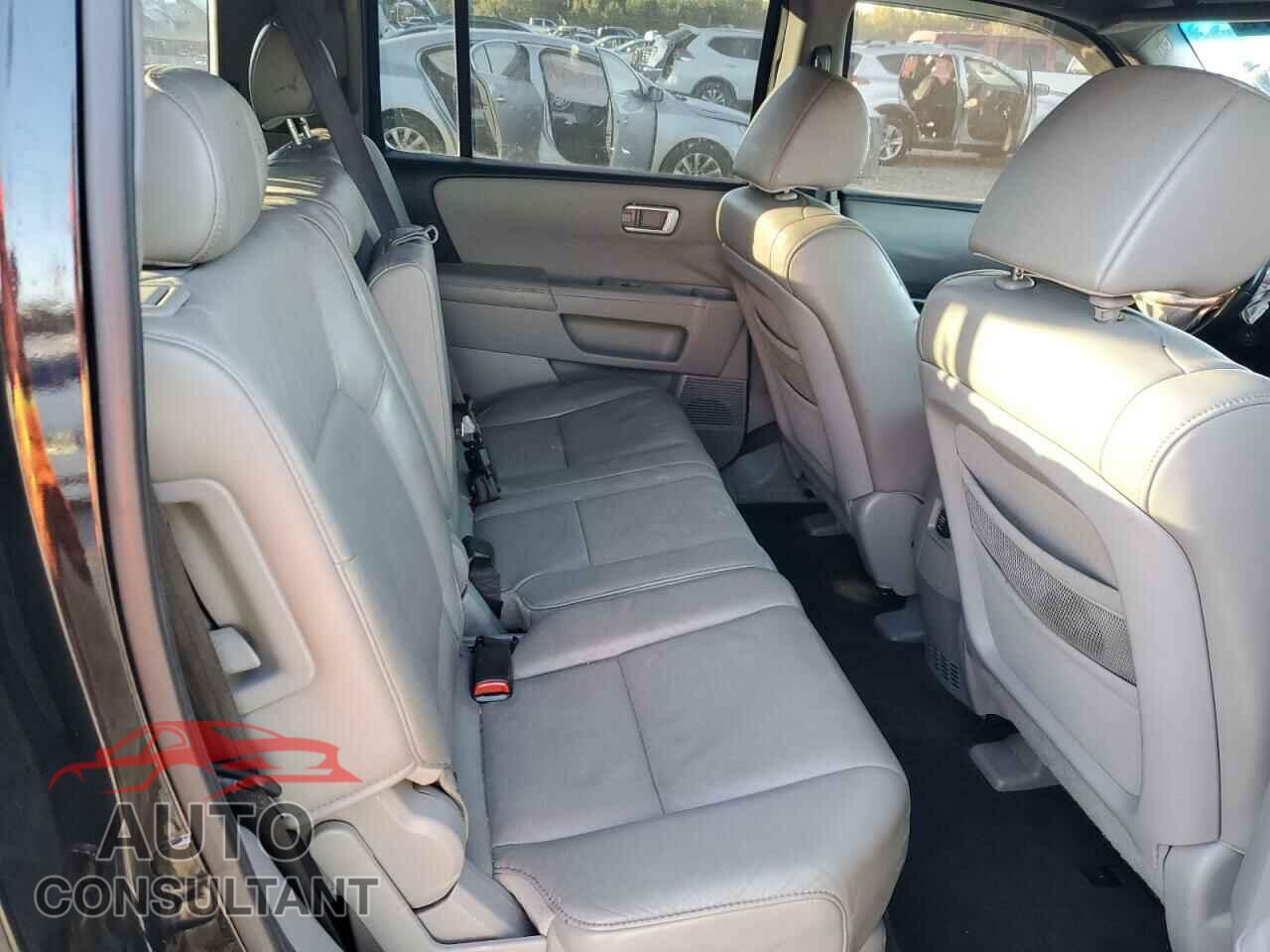 HONDA PILOT 2011 - 5FNYF3H56BB007901
