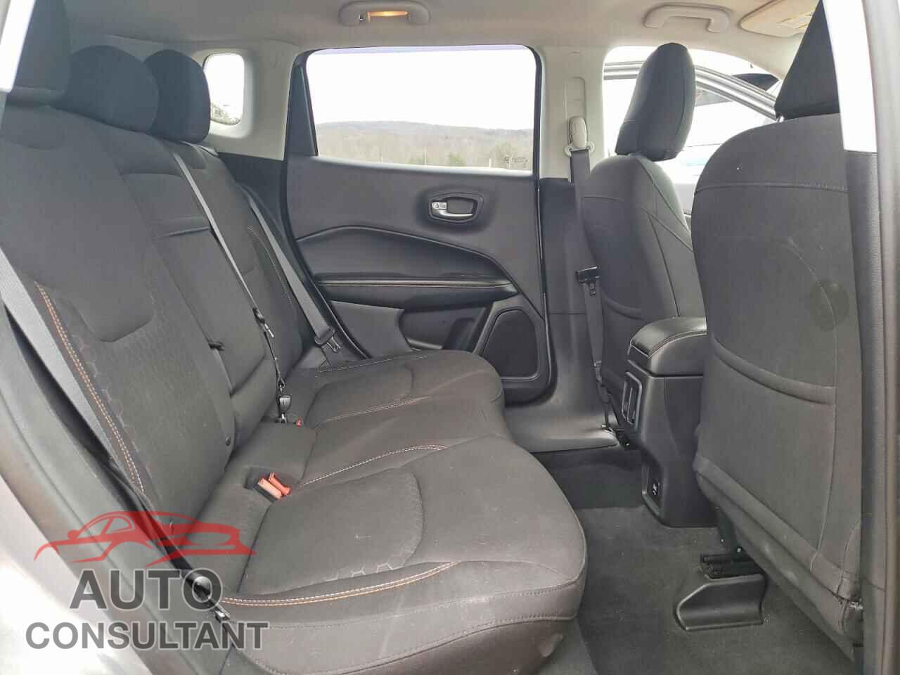 JEEP COMPASS 2018 - 3C4NJCAB3JT123252