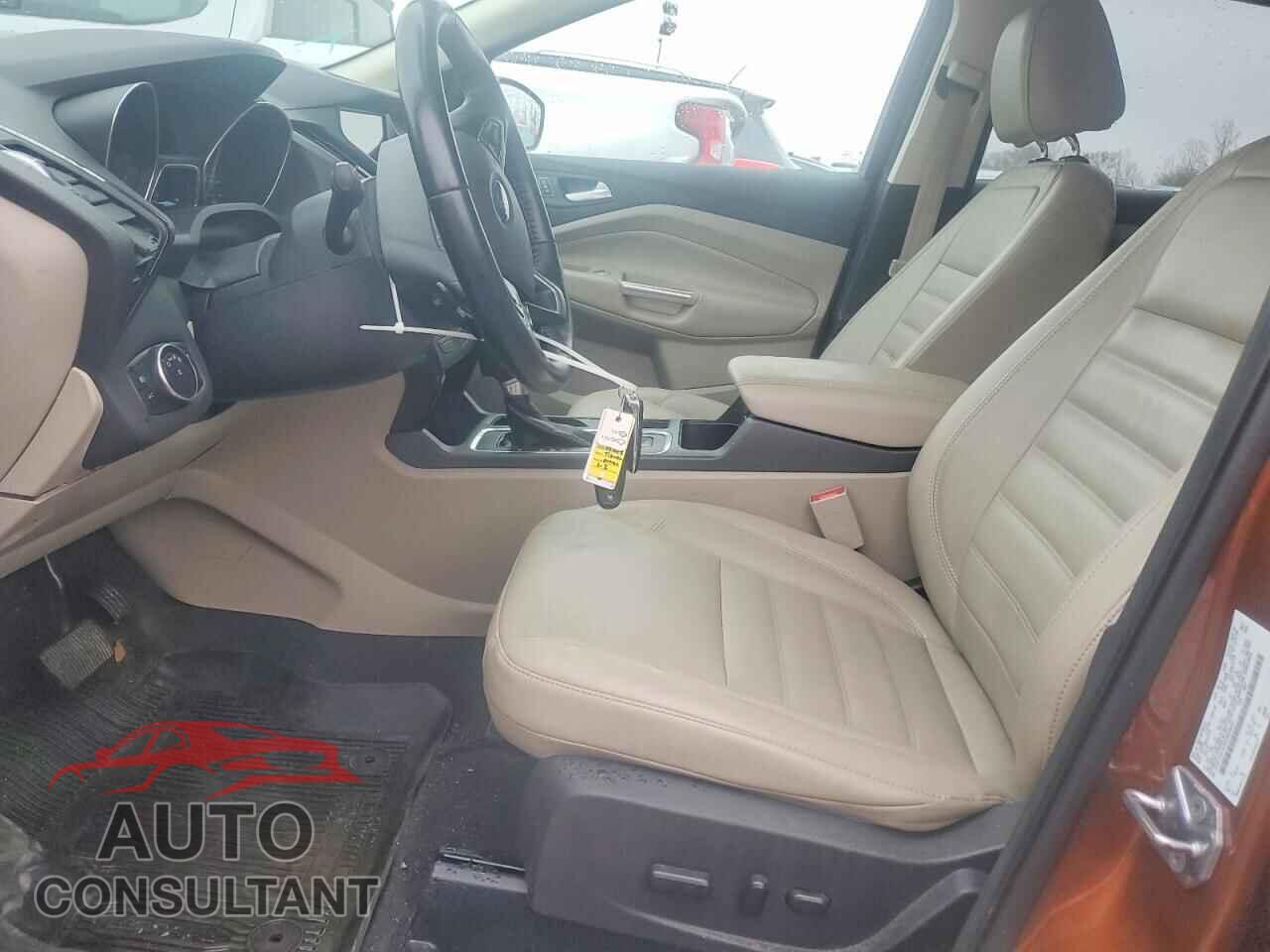 FORD ESCAPE 2017 - 1FMCU9J93HUB53930