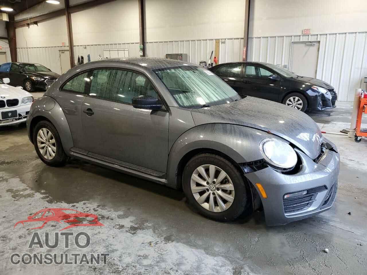 VOLKSWAGEN BEETLE 2018 - 3VWFD7AT0JM701357