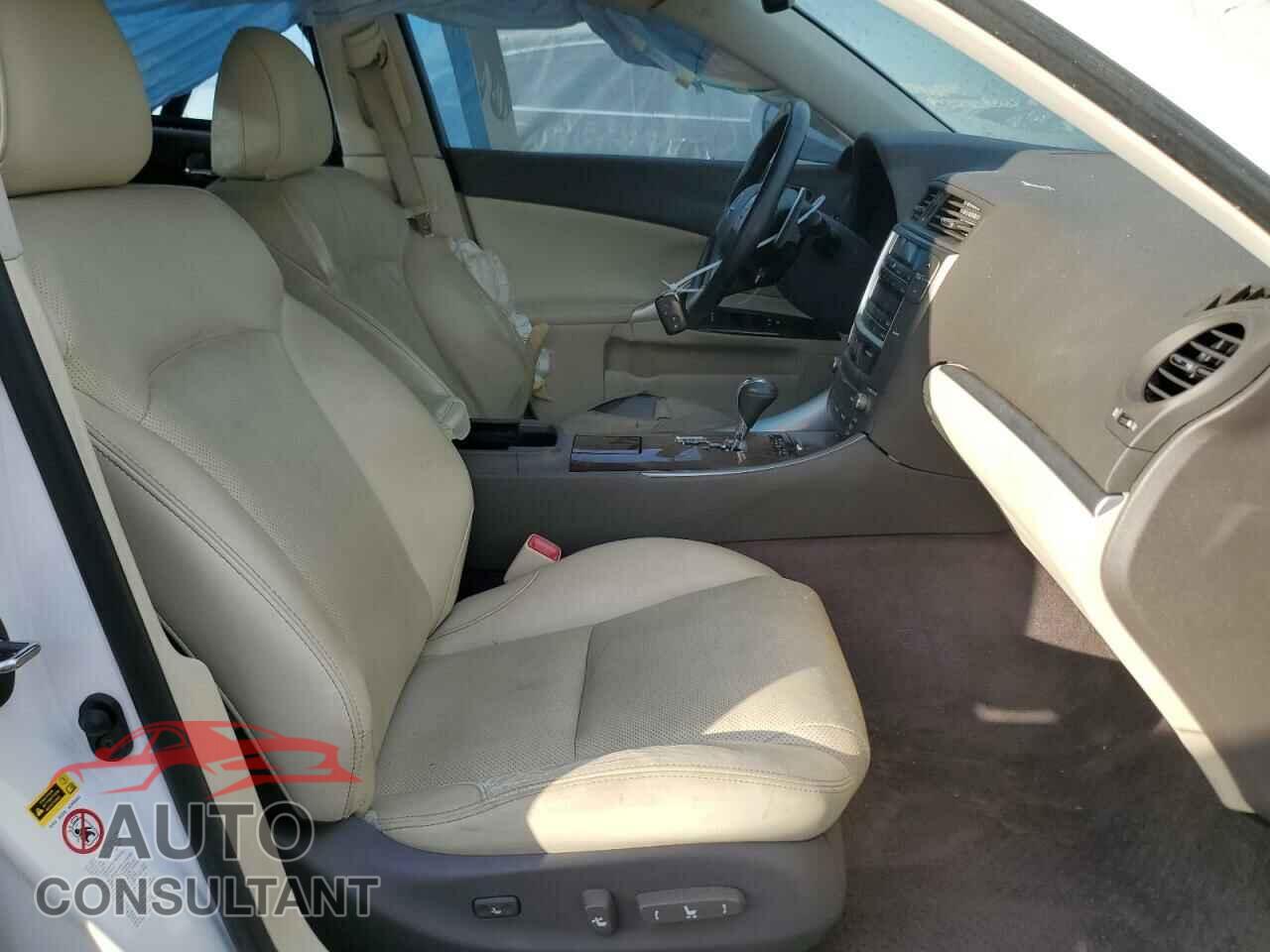 LEXUS IS 2011 - JTHBF5C23B5145037