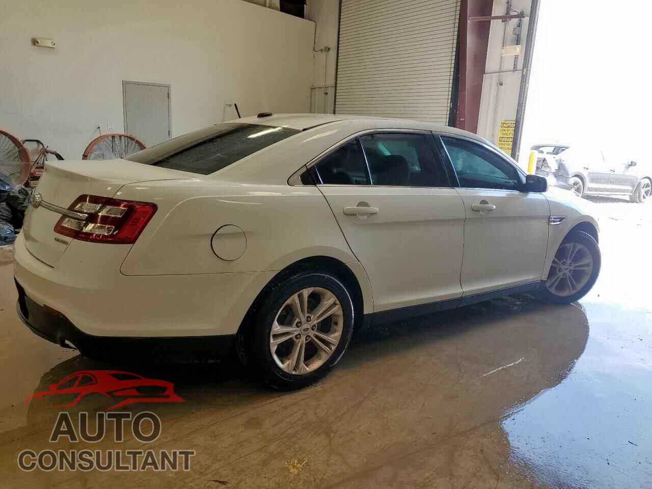 FORD TAURUS 2018 - 1FAHP2D81JG109124