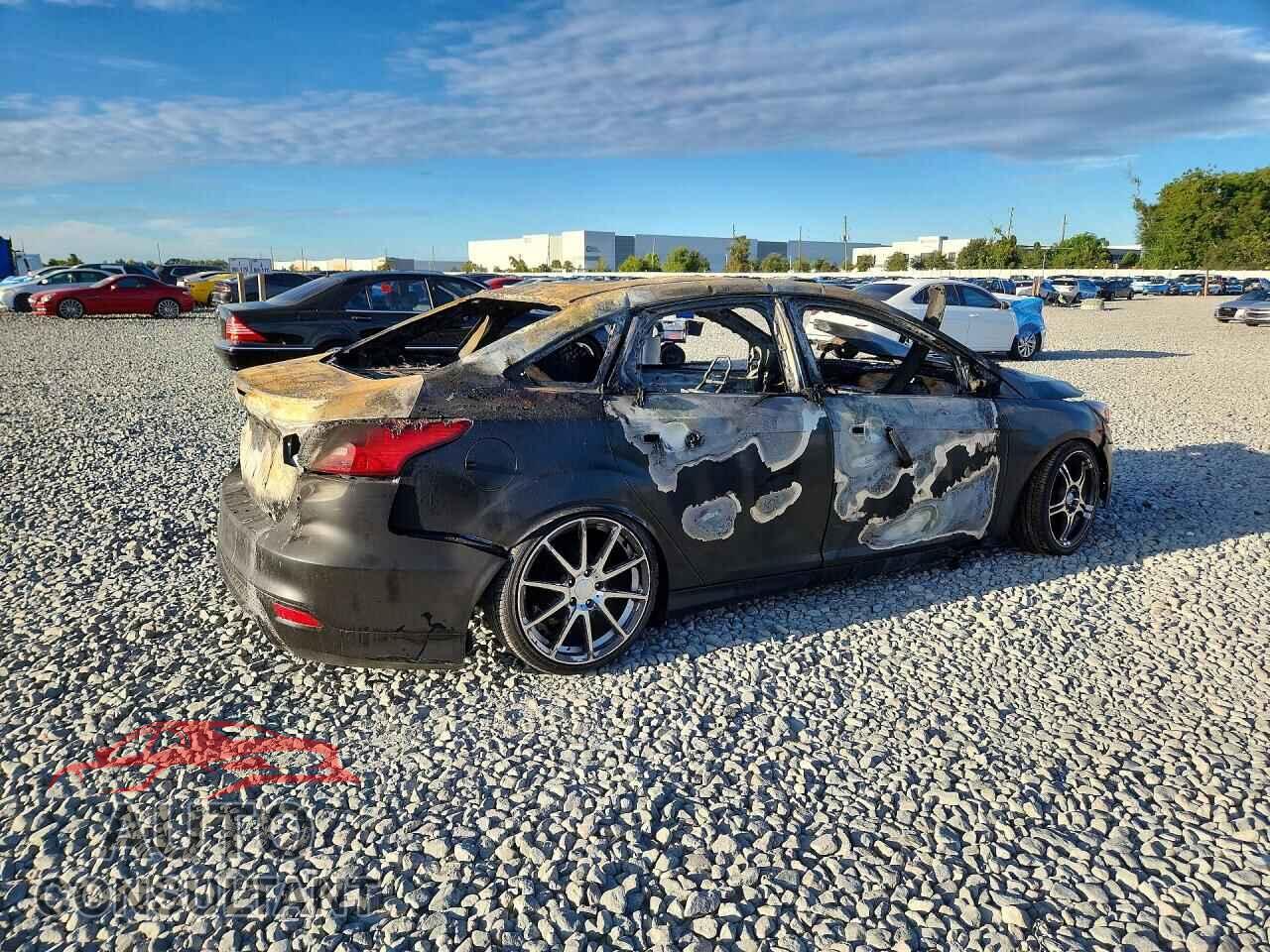 FORD FOCUS 2013 - 1FADP3F2XDL217542