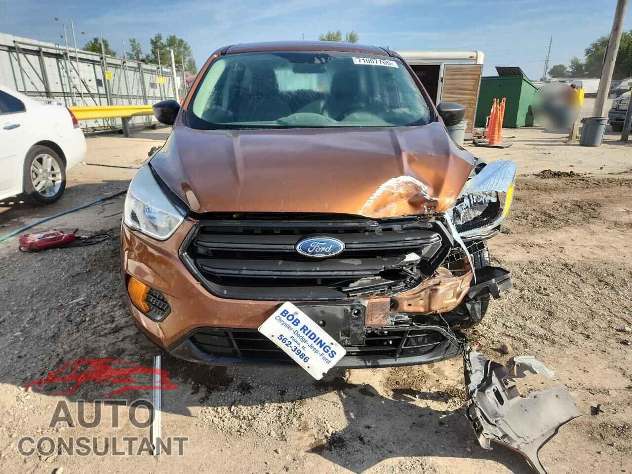 FORD ESCAPE 2017 - 1FMCU0F70HUB77265