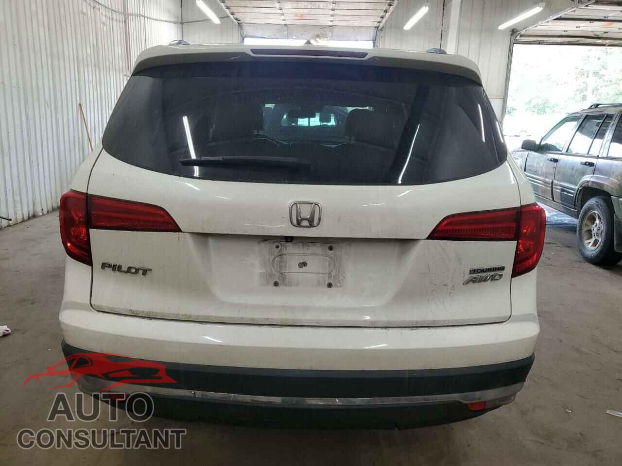 HONDA PILOT 2017 - 5FNYF6H96HB089397