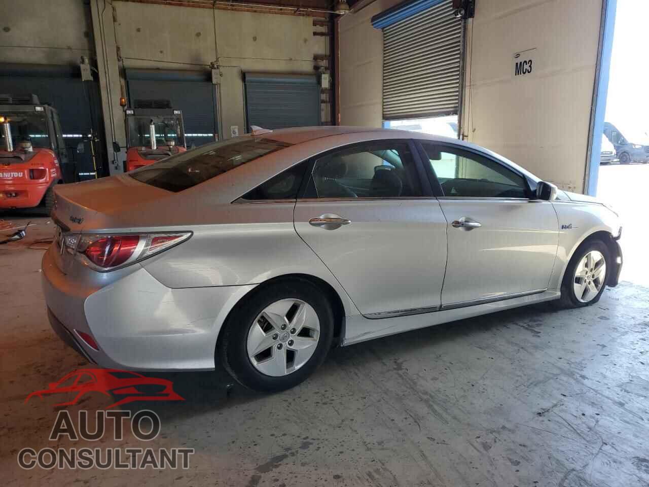 HYUNDAI SONATA 2012 - KMHEC4A45CA021412