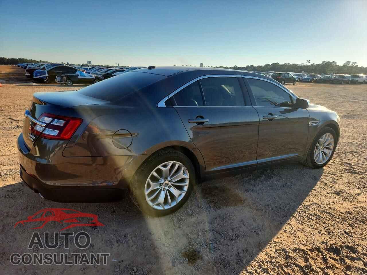 FORD TAURUS 2018 - 1FAHP2F88JG101549