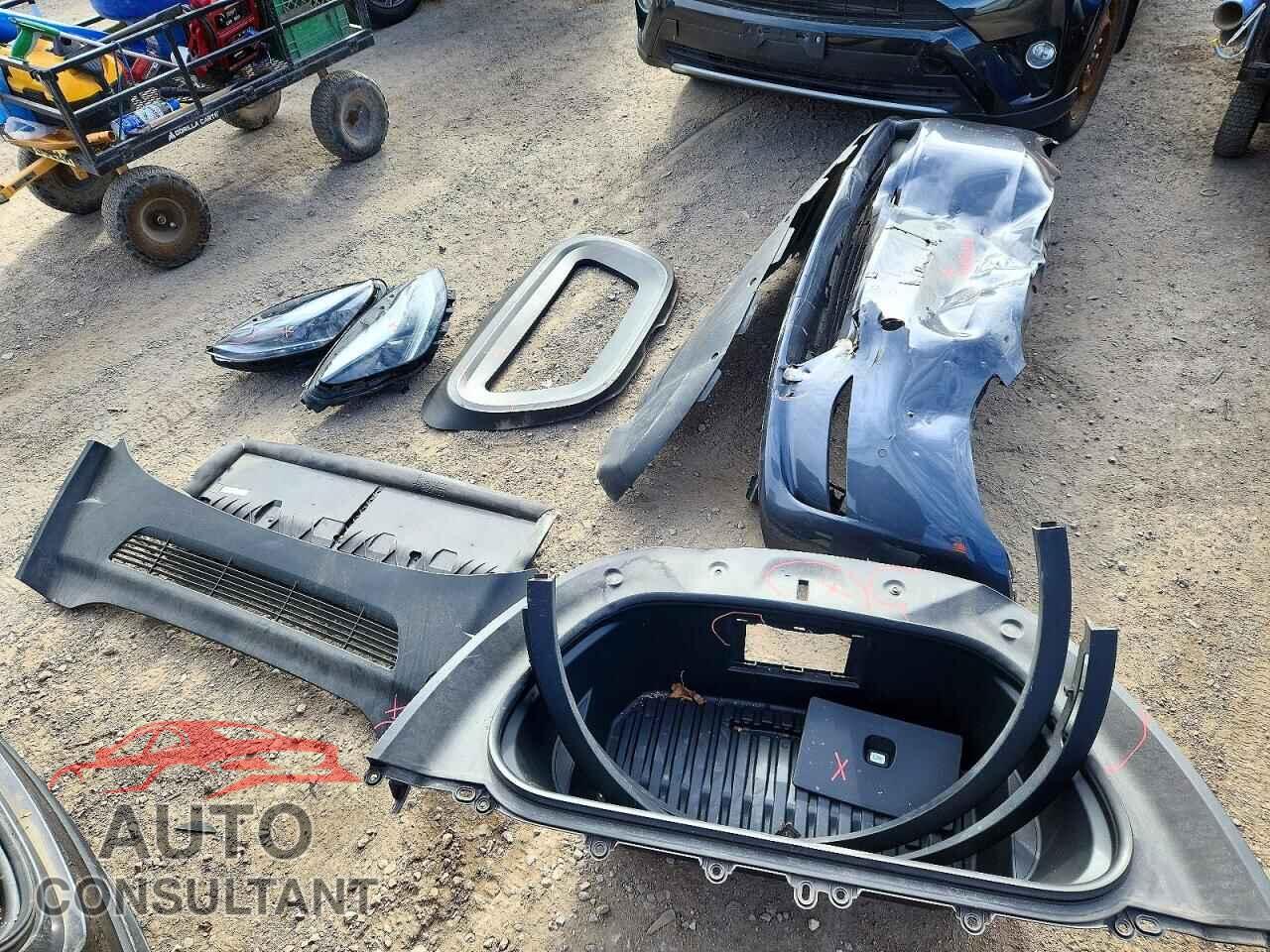 TESLA MODEL Y 2022 - 7SAYGAEE7NF520183