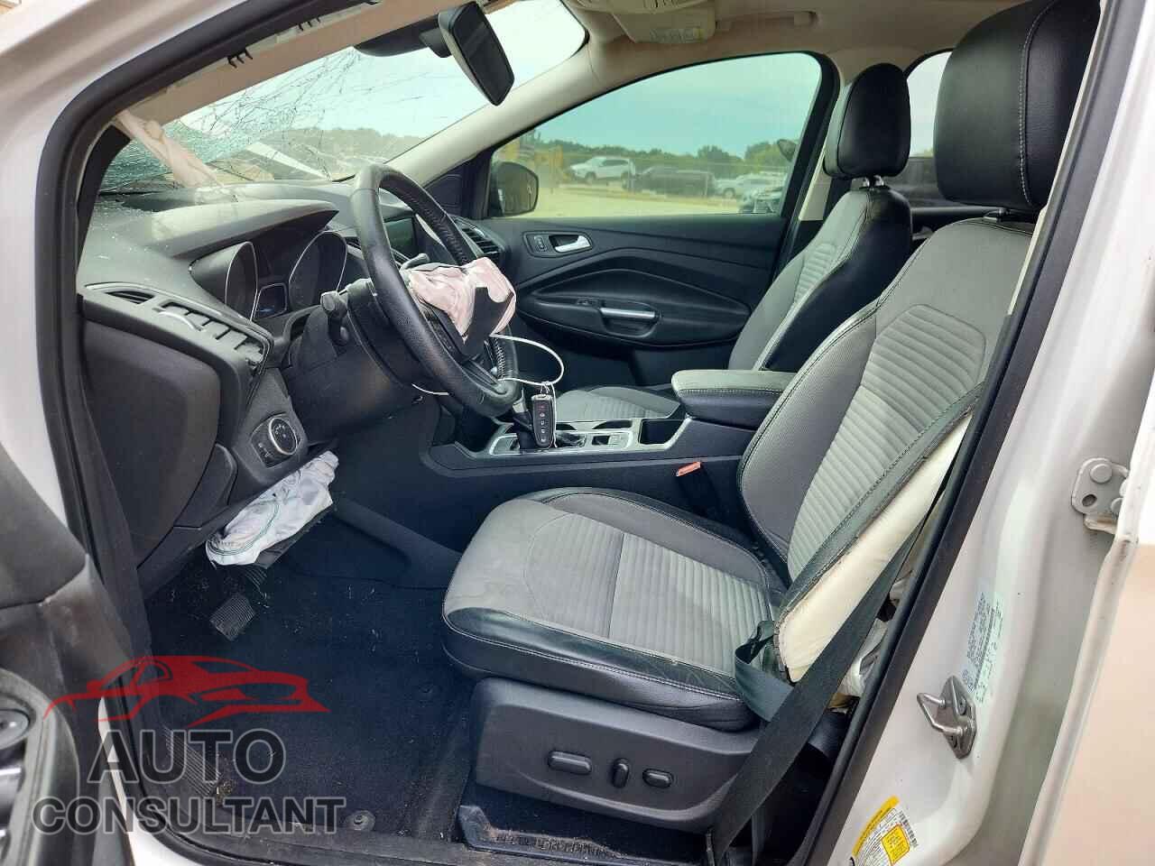 FORD ESCAPE 2017 - 1FMCU9J90HUB17662