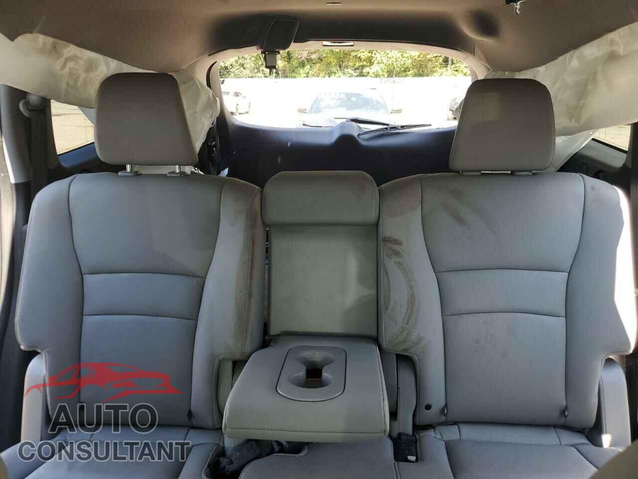 HONDA PILOT 2016 - 5FNYF5H99GB041367