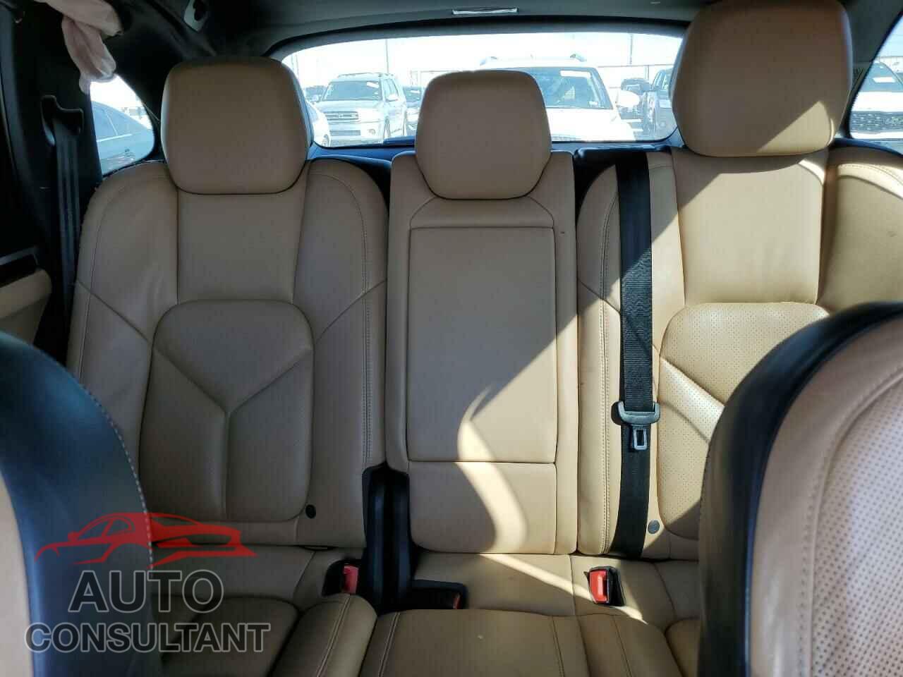 PORSCHE CAYENNE 2016 - WP1AA2A26GKA08694