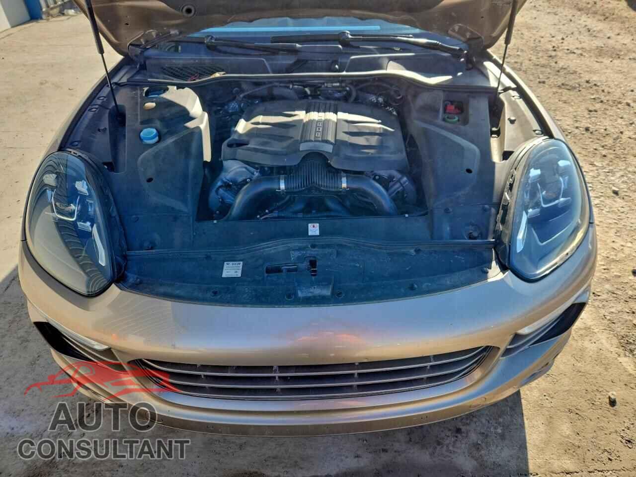 PORSCHE CAYENNE 2017 - WP1AB2A26HLA50470