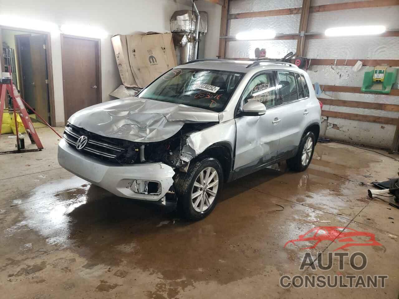 VOLKSWAGEN TIGUAN 2017 - WVGBV7AX0HK053078