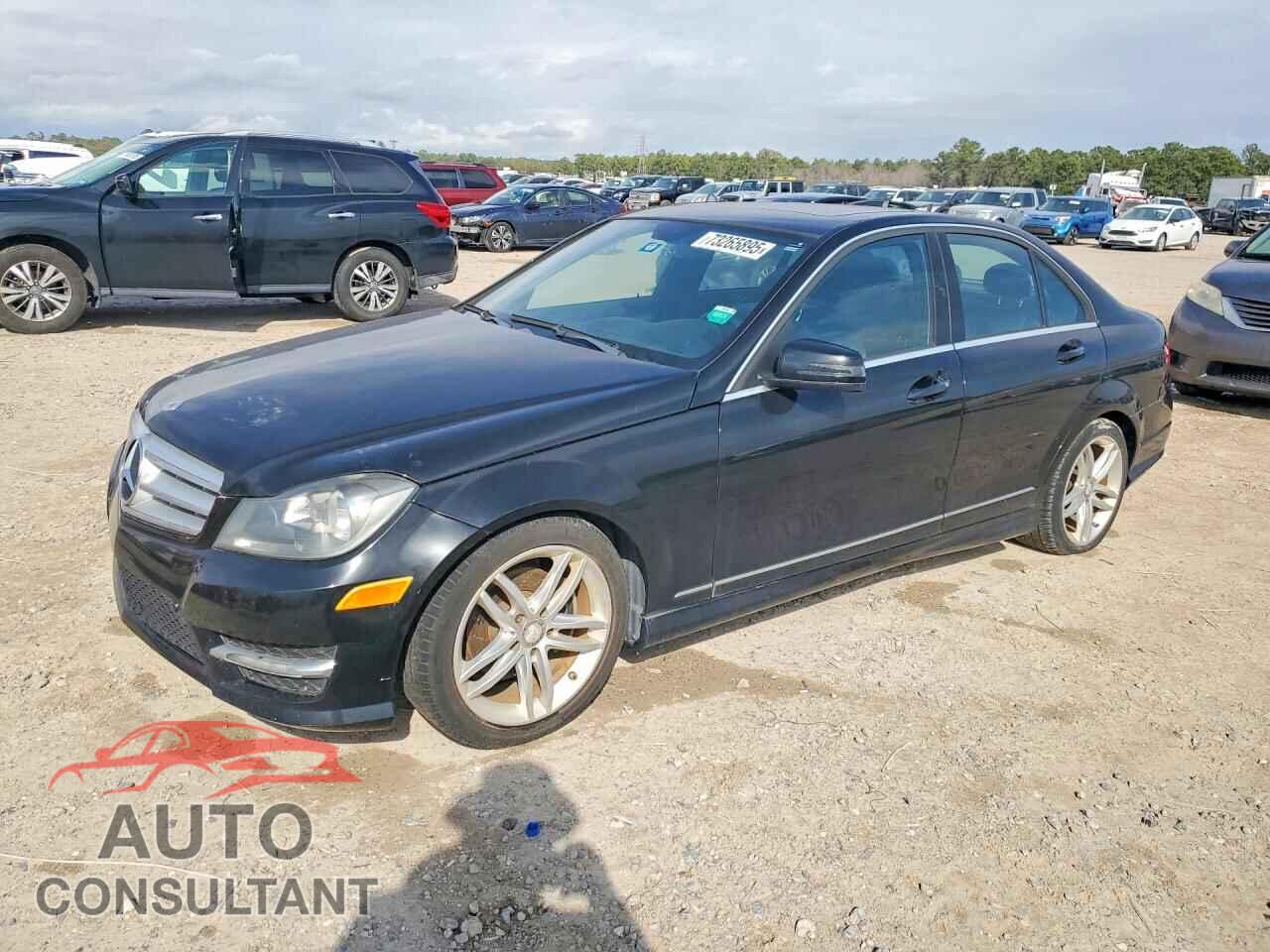MERCEDES-BENZ C-CLASS 2013 - WDDGF4HB0DR256205