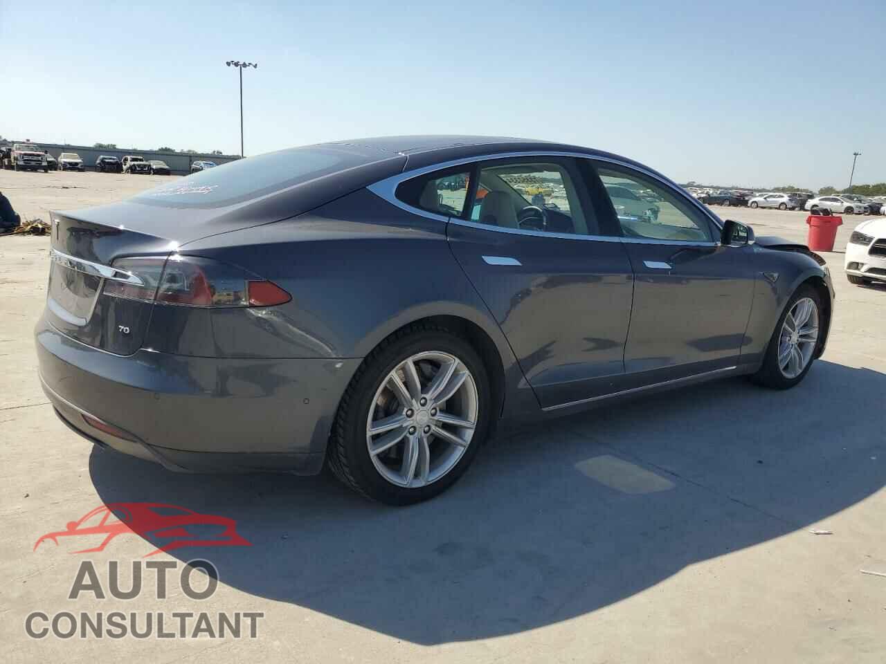 TESLA MODEL S 2015 - 5YJSA1E11FF118307