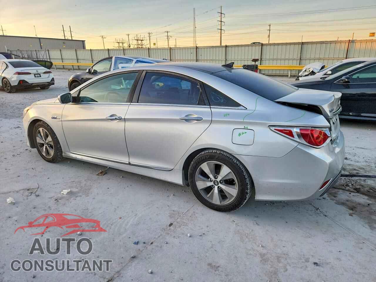 HYUNDAI SONATA 2011 - KMHEC4A40BA018075